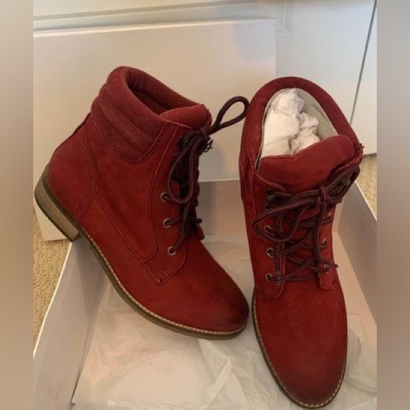 Boots - Picture 1 of 4